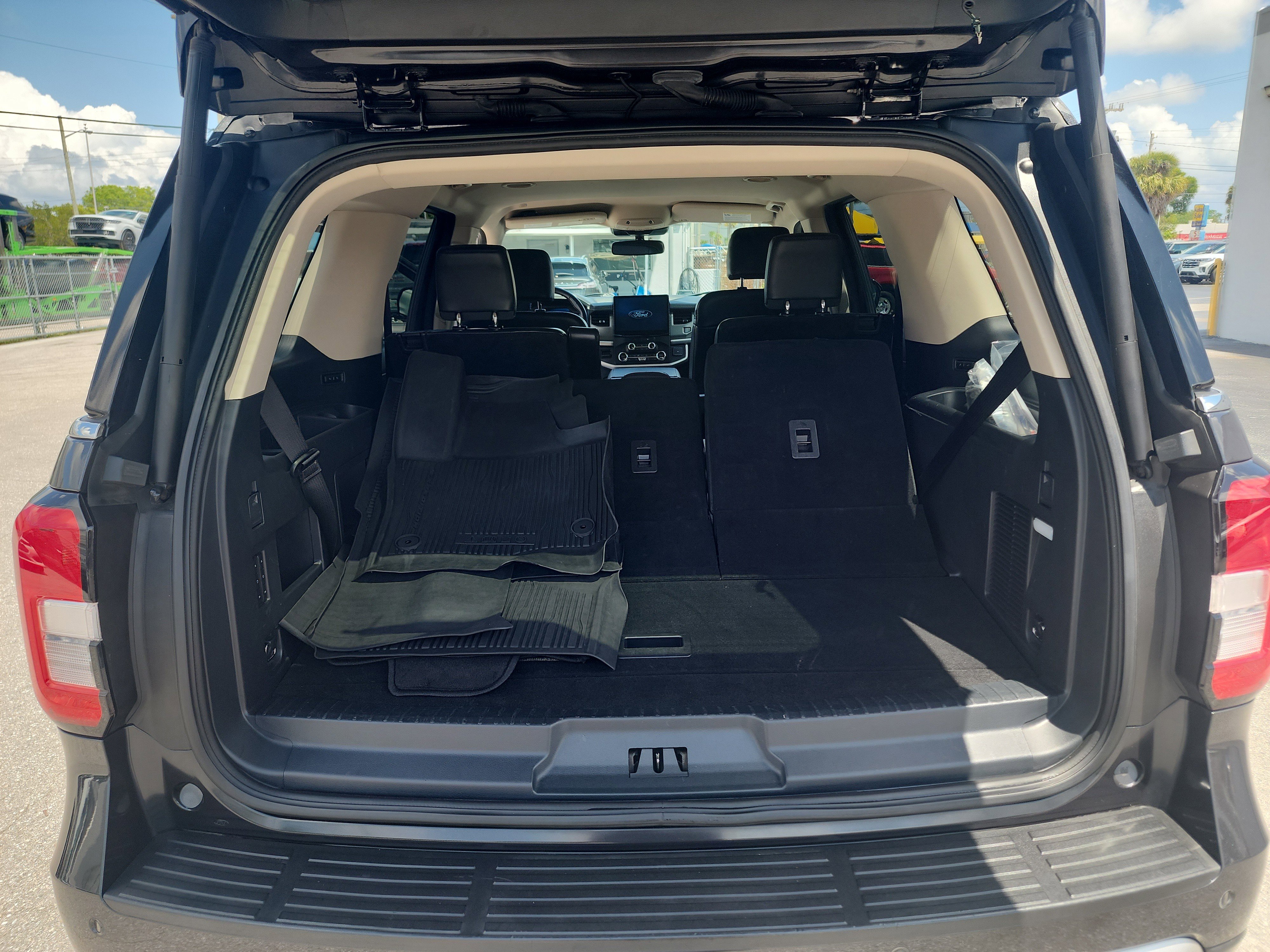 Certified 2022 Ford Expedition XLT RWD image 19