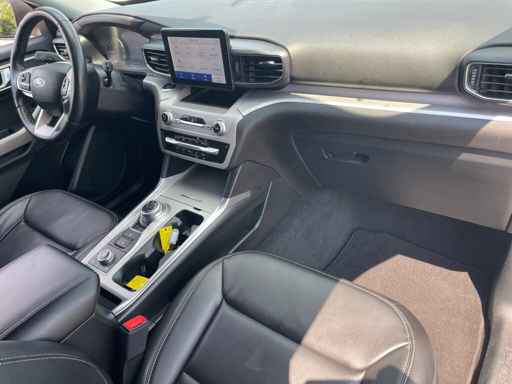 Certified 2023 Ford Explorer XLT w/ Equipment Group 202A AWD/4WD image 35
