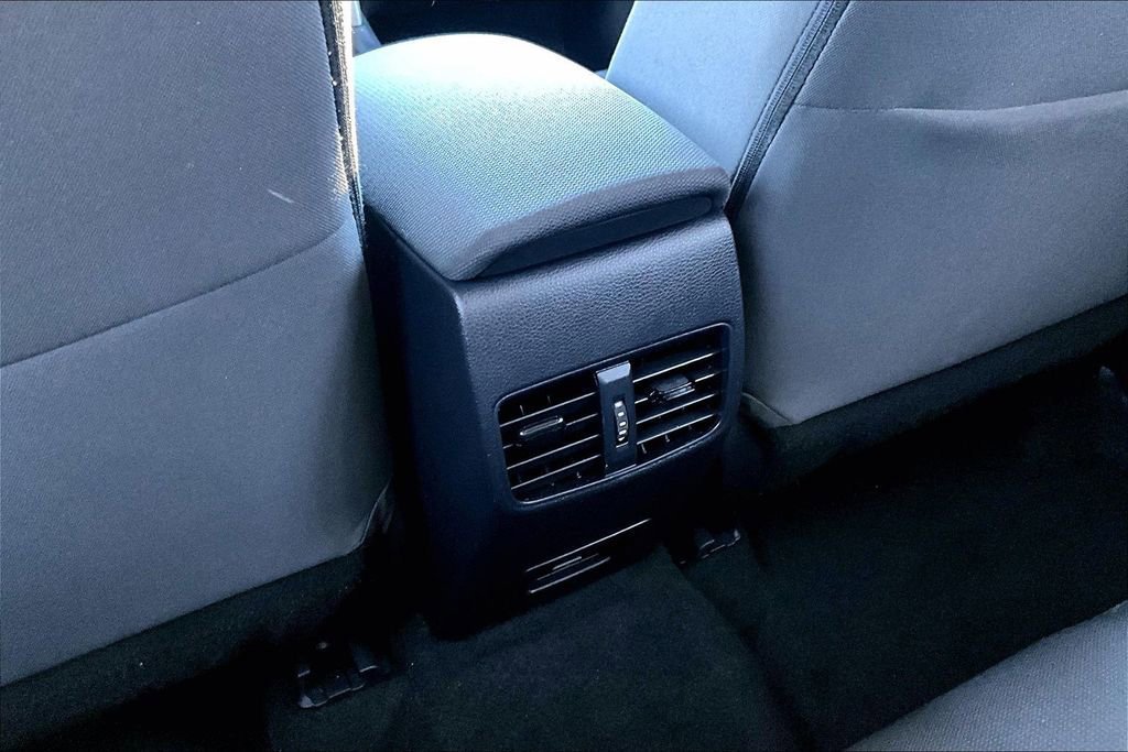 Used 2022 Toyota Corolla Cross LE FWD image 32