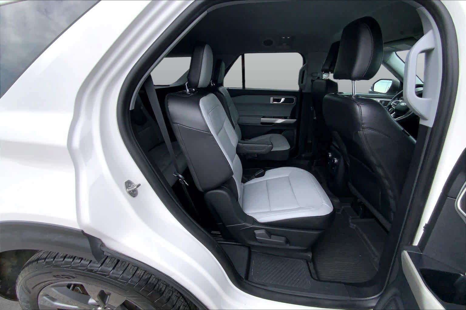 Certified 2021 Ford Explorer XLT w/ Equipment Group 202A RWD image 19