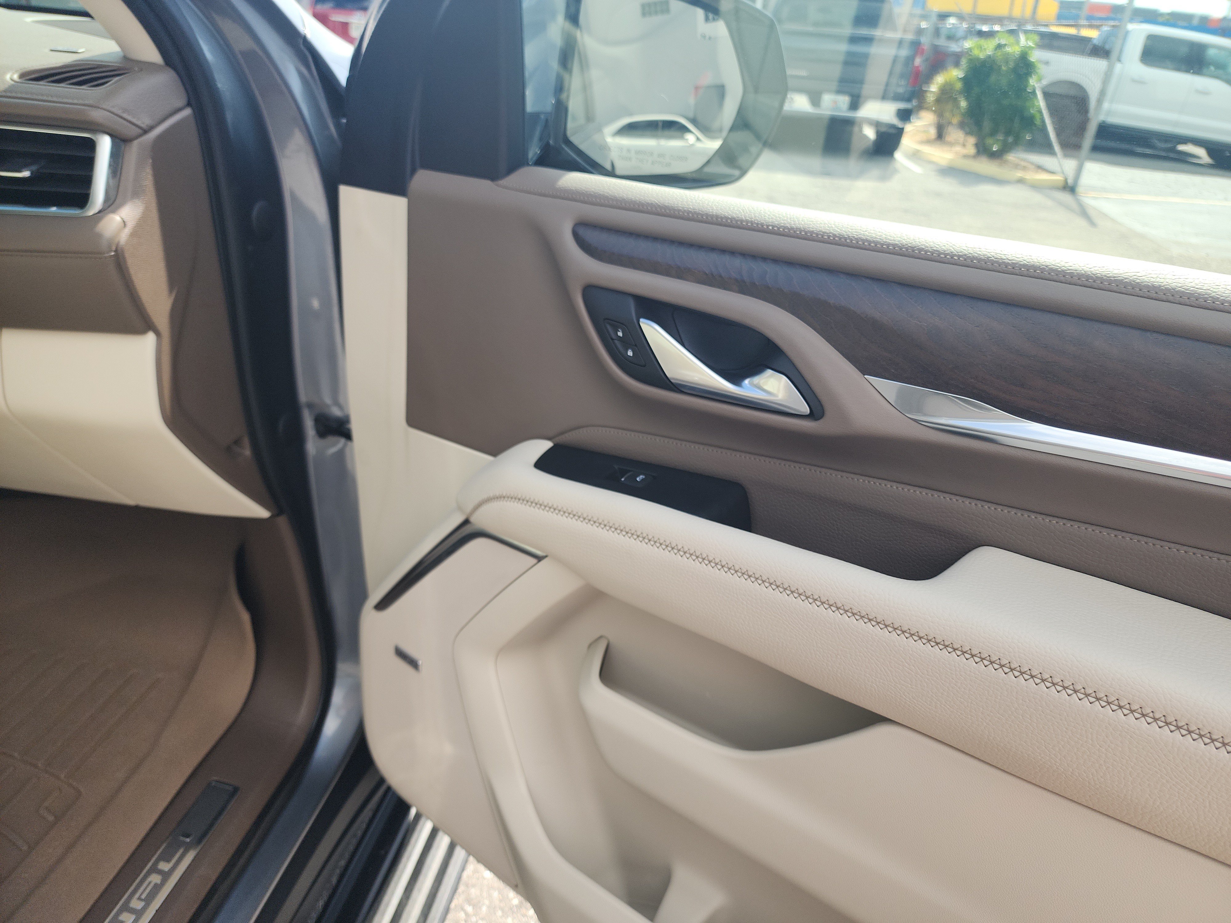 Used 2022 GMC Yukon XL Denali RWD image 32