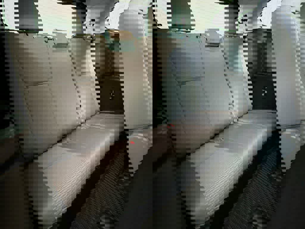 Used 2020 Toyota Highlander L image 30