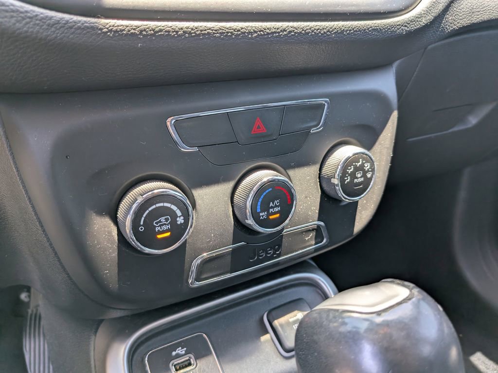 Used 2018 Jeep Compass Latitude FWD image 23