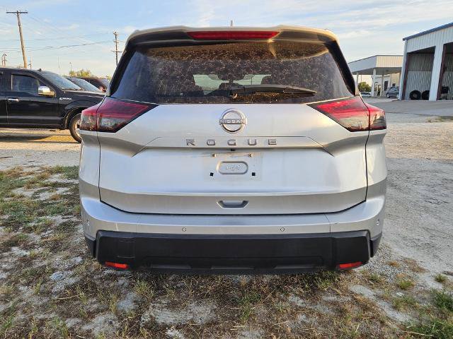 Used 2025 Nissan Rogue SV FWD image 6
