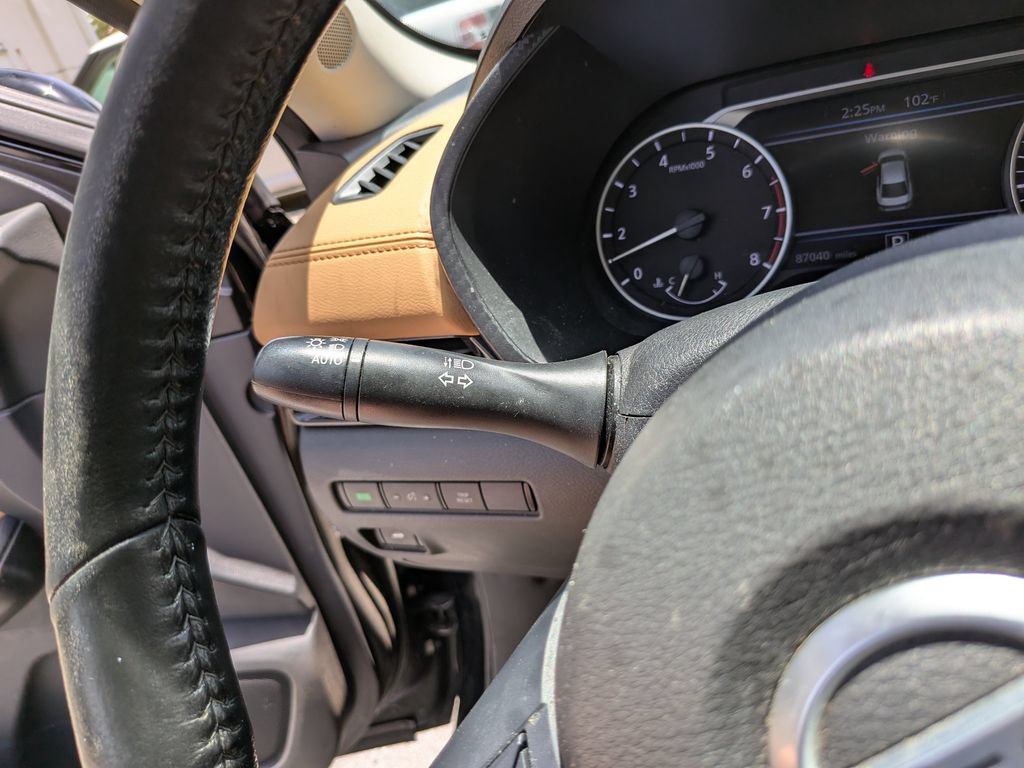 Used 2023 Nissan Sentra SV w/ SV Premium Package FWD image 32