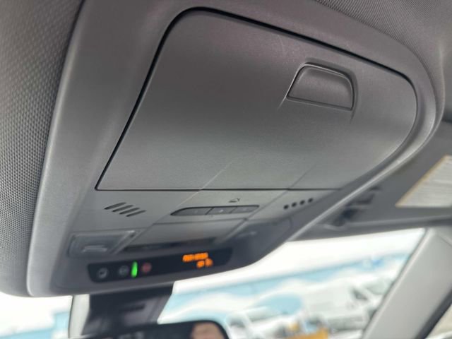 Used 2024 GMC Terrain SLT image 28