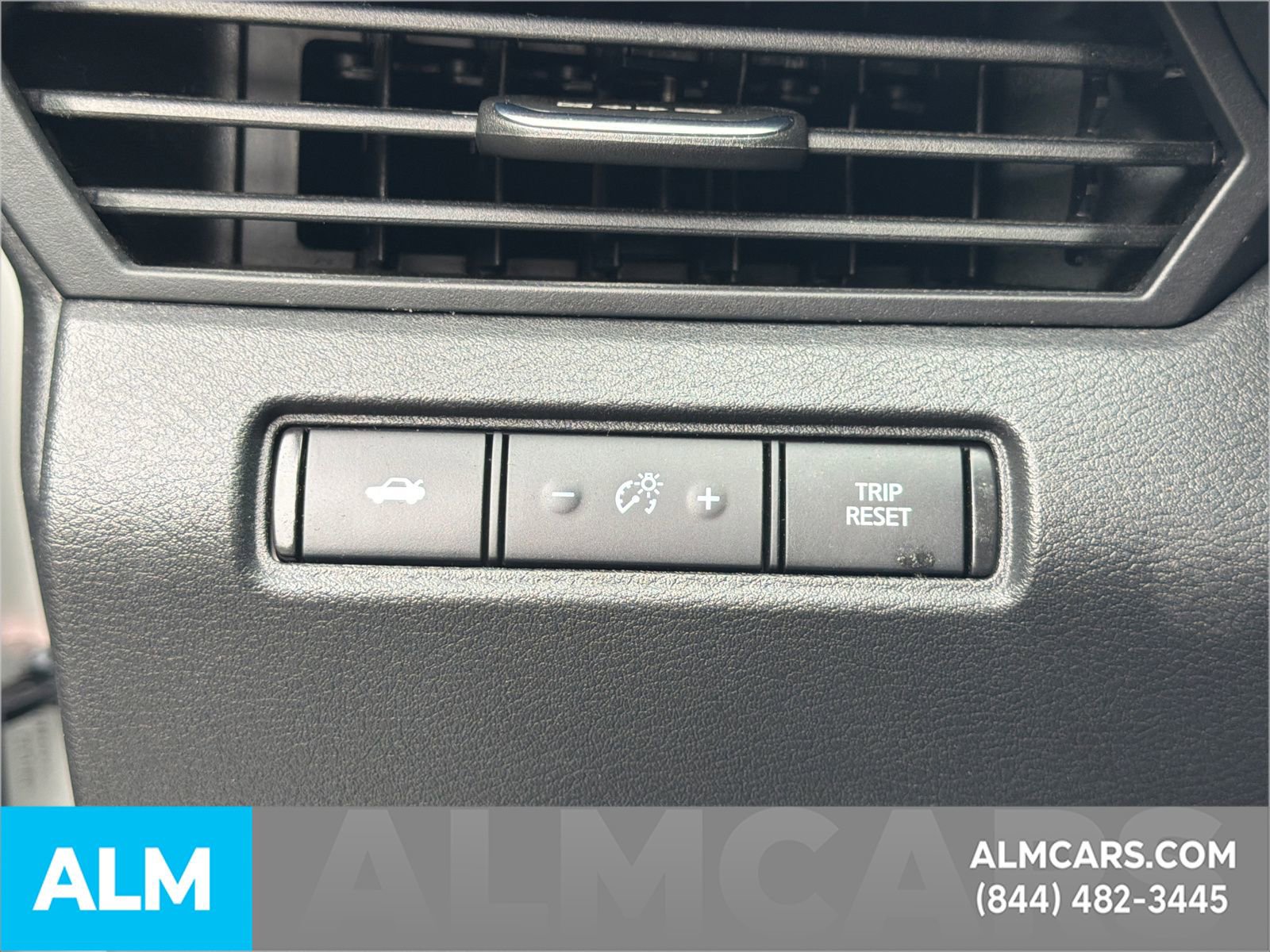 Used 2025 Nissan Altima 2.5 SV FWD image 36