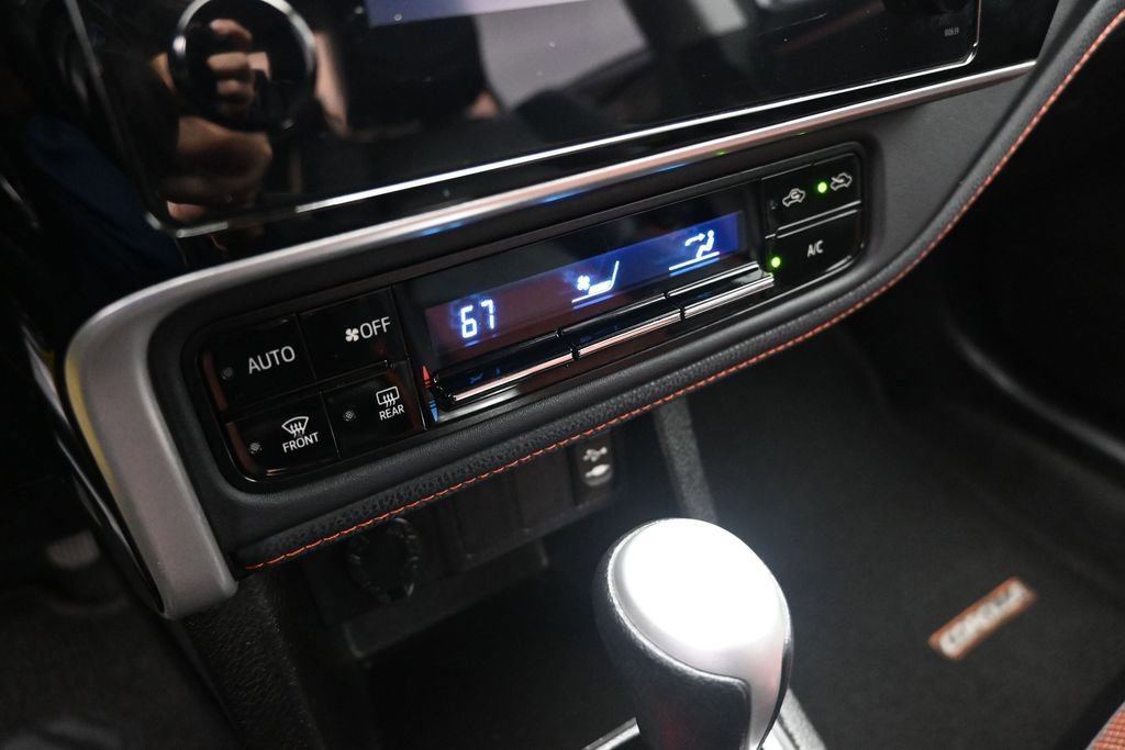 Used 2017 Toyota Corolla SE w/ Carpet Mat Package (TMS) FWD image 42