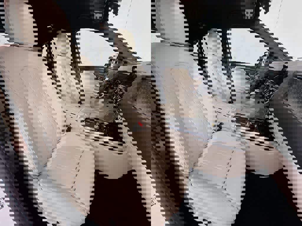 Used 2025 Mercedes-Benz GLA 250 4MATIC image 18