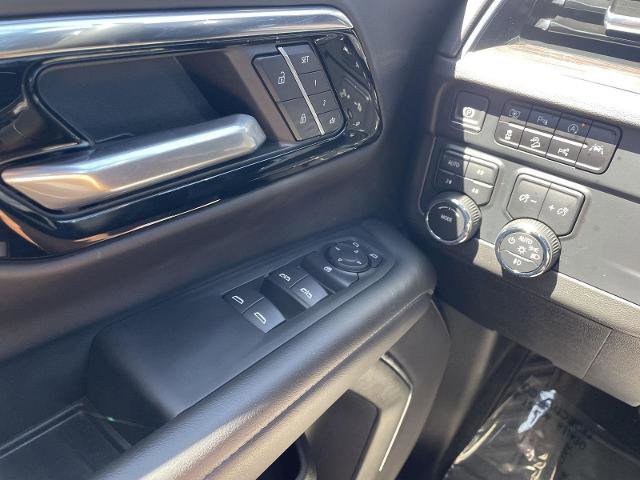 Used 2025 Chevrolet Suburban Z71 AWD/4WD image 32