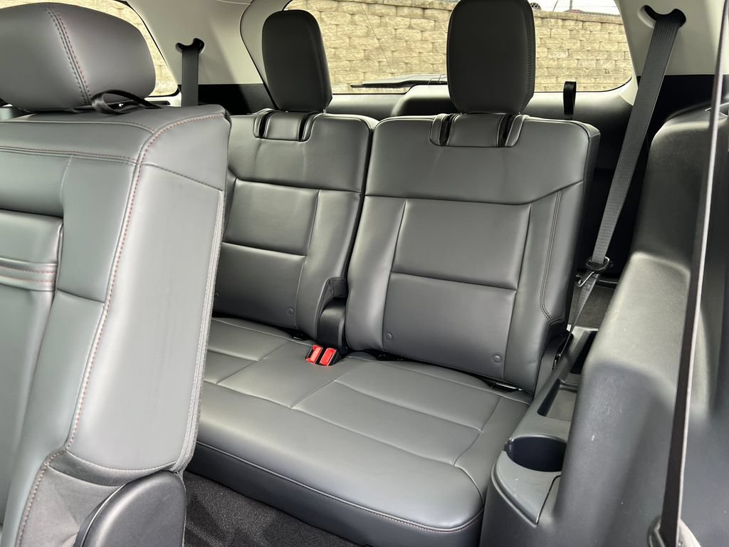 Certified 2025 Ford Explorer Active w/ Active Comfort Package AWD/4WD image 7