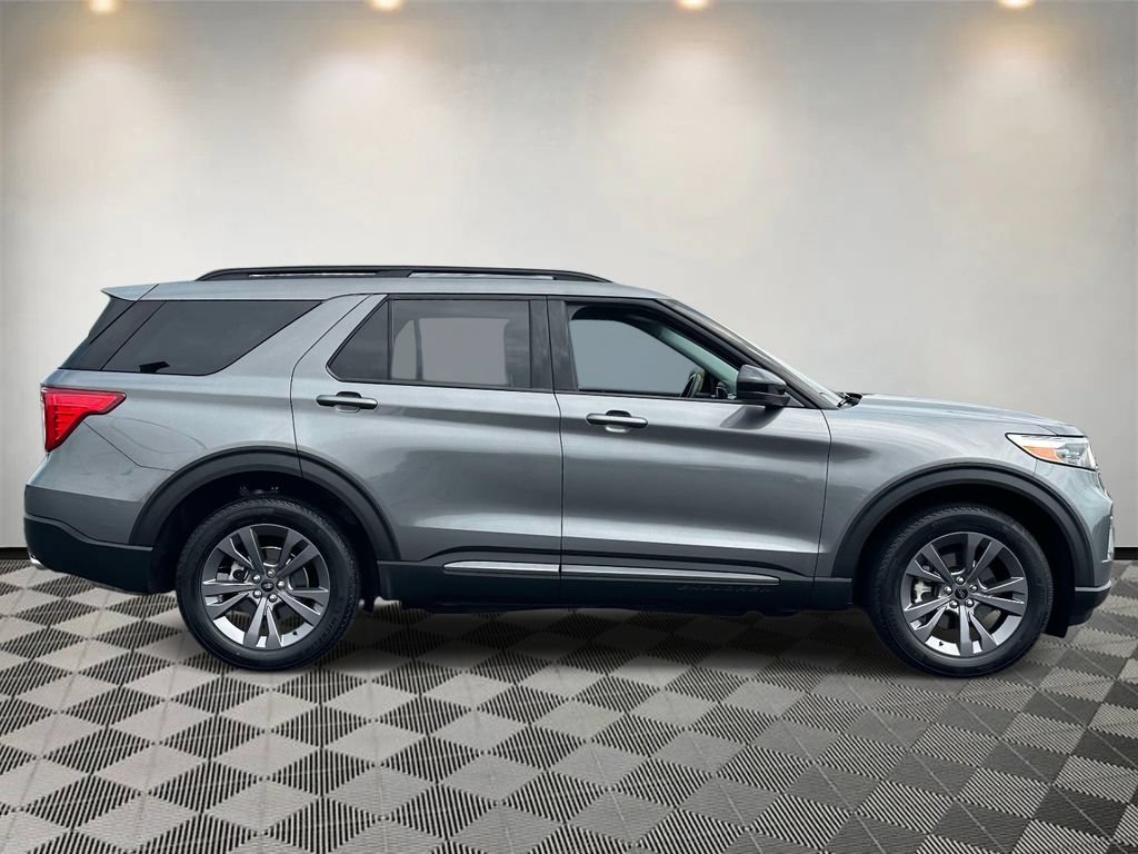 Certified 2024 Ford Explorer XLT w/ Equipment Group 202A AWD/4WD image 2