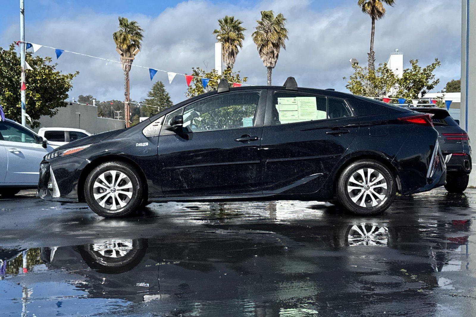 Used 2022 Toyota Prius Prime Limited image 2