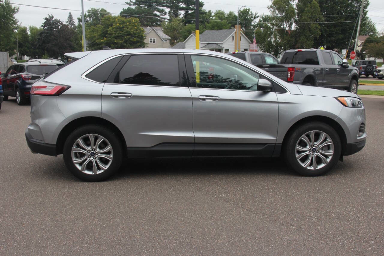 Certified 2022 Ford Edge Titanium image 2
