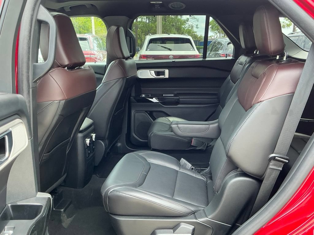 Certified 2023 Ford Explorer Platinum w/ Technology Package AWD/4WD image 38