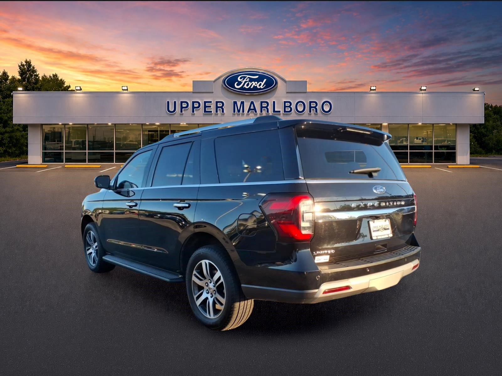 Certified 2024 Ford Expedition Limited AWD/4WD image 3