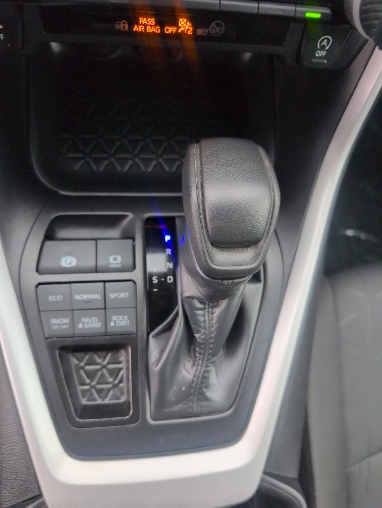 Used 2025 Toyota RAV4 XLE AWD/4WD image 30
