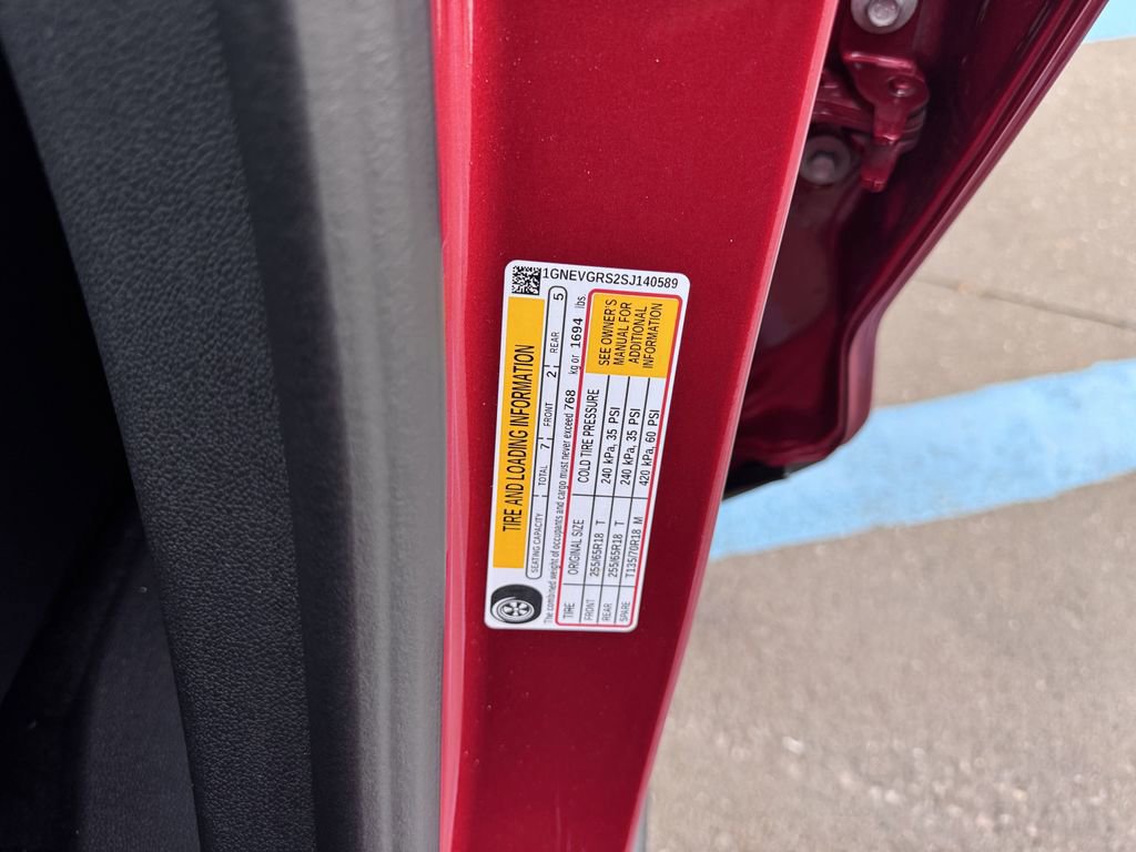 Used 2025 Chevrolet Traverse LT image 42