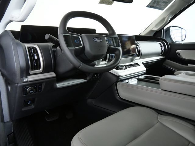 Certified 2025 Ford Expedition Active AWD/4WD image 16