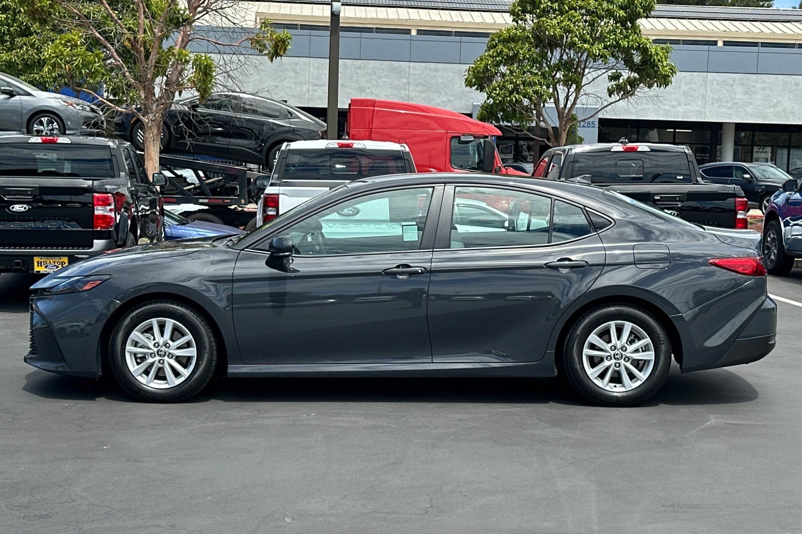 Used 2025 Toyota Camry LE FWD image 10