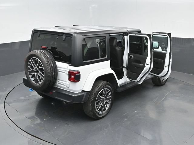Used 2023 Jeep Wrangler Unlimited Sahara w/ Cold Weather Group AWD/4WD image 25