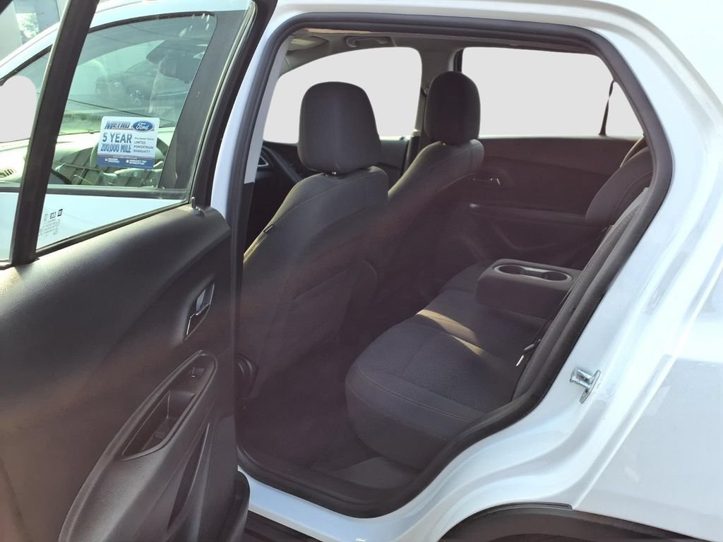Used 2020 Chevrolet Trax LS FWD image 33
