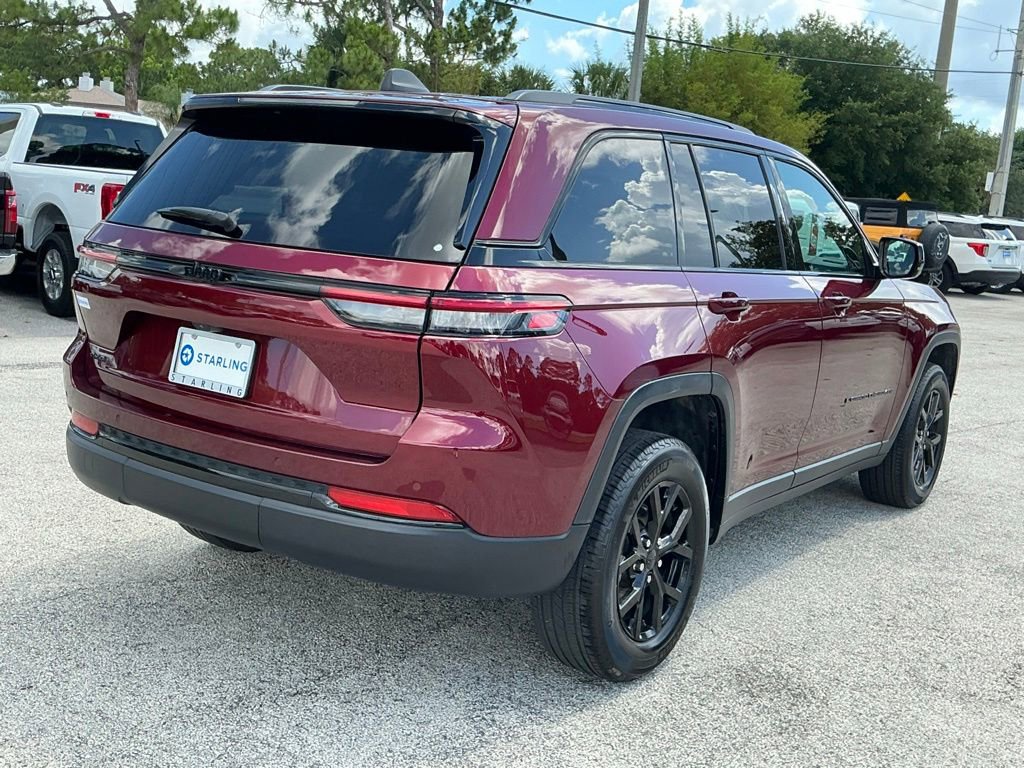 Used 2024 Jeep Grand Cherokee Altitude AWD/4WD image 7