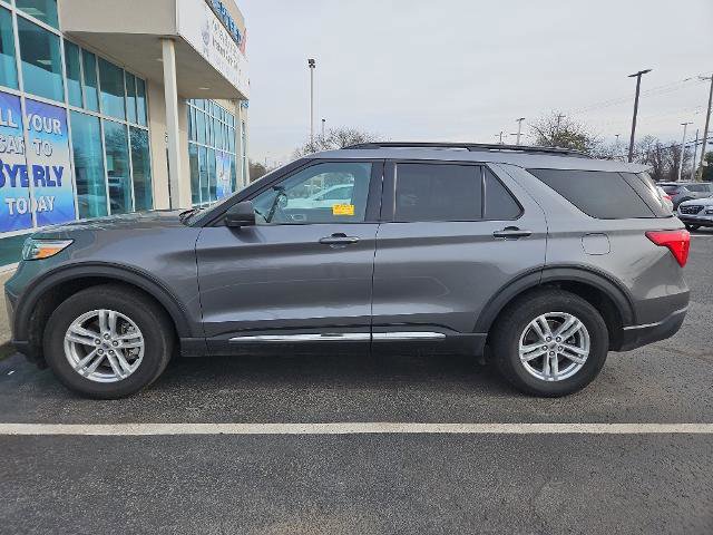 Certified 2022 Ford Explorer XLT image 2