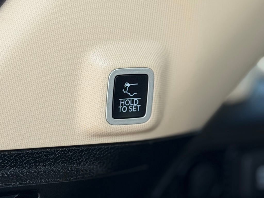 Used 2022 Jeep Grand Cherokee Limited image 11