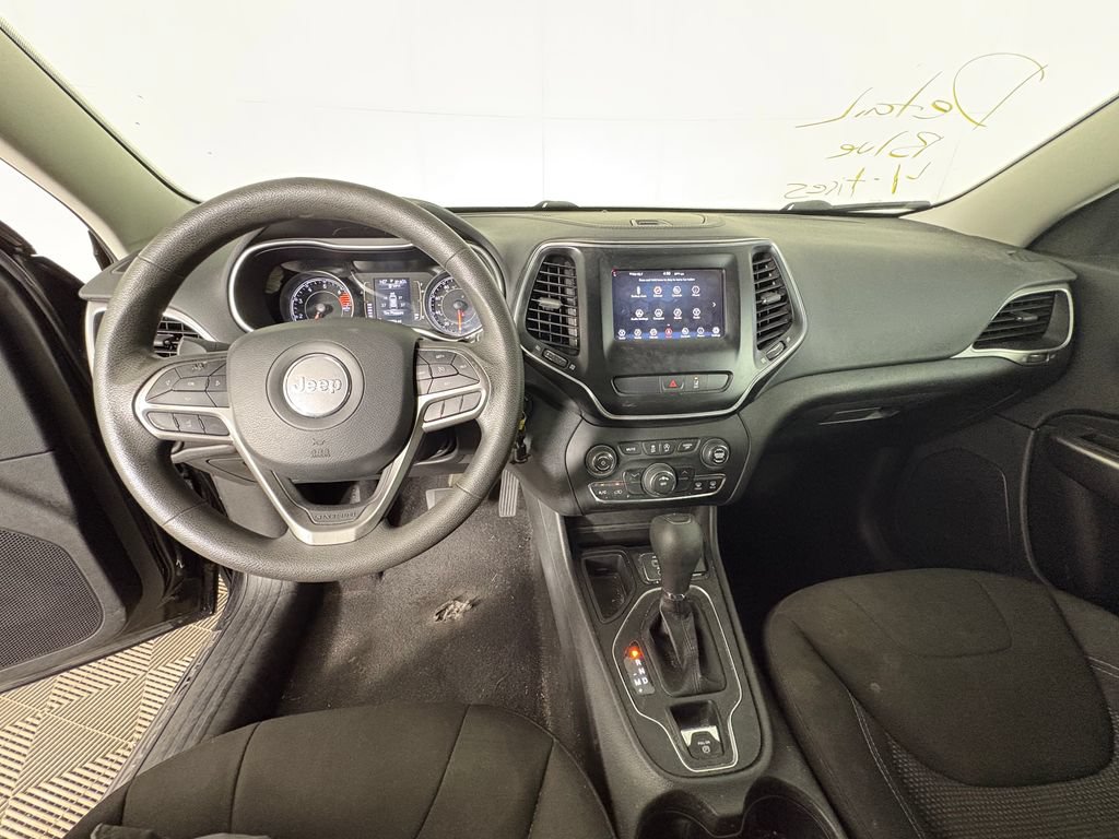 Used 2021 Jeep Cherokee Latitude FWD image 7