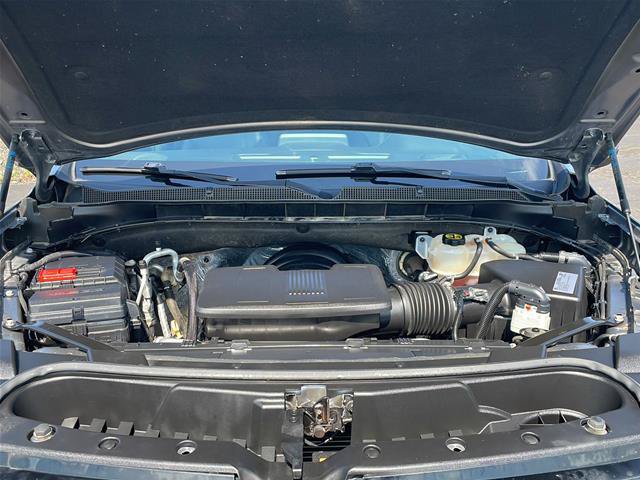 Used 2021 Chevrolet Suburban Z71 w/ Luxury Package AWD/4WD image 9