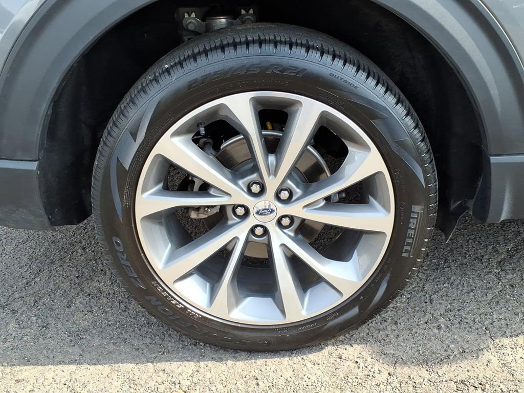 Certified 2025 Ford Explorer Platinum w/ Ultimate Package AWD/4WD image 7