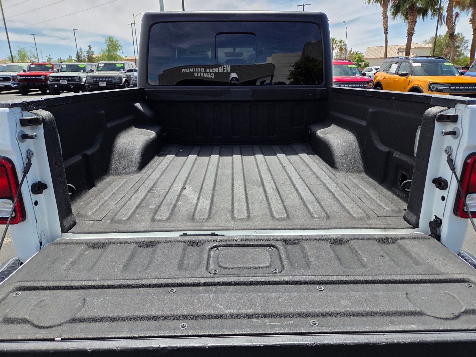 Used 2022 Jeep Gladiator Overland w/ Trailer Tow Package AWD/4WD image 13