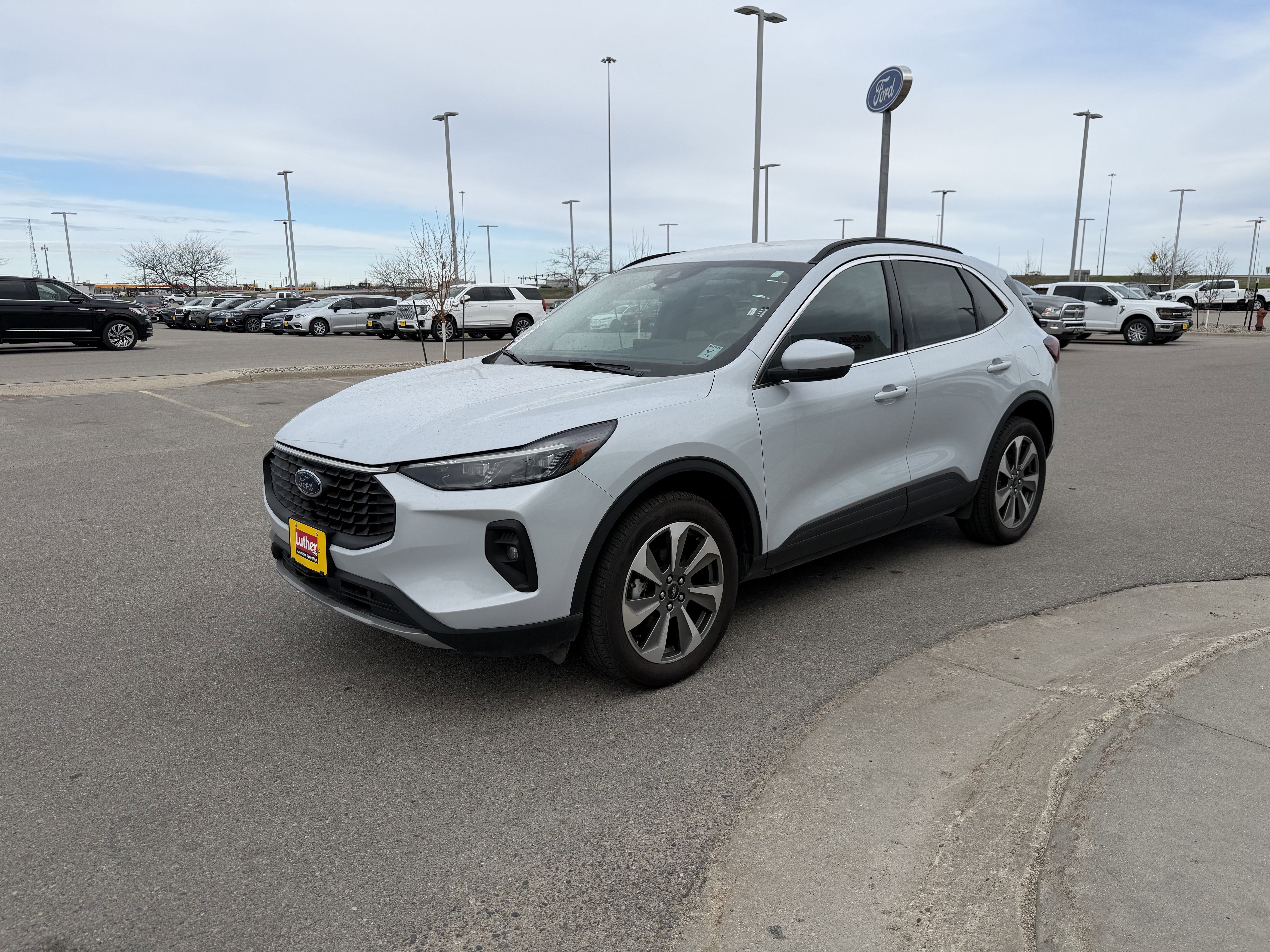 Certified 2025 Ford Escape Platinum AWD/4WD image 2