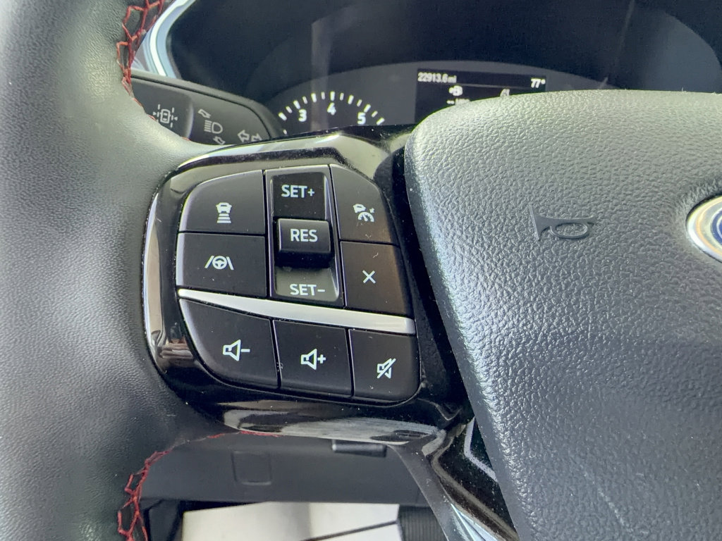 Certified 2022 Ford Escape SEL w/ SEL Stealth AWD Package image 27