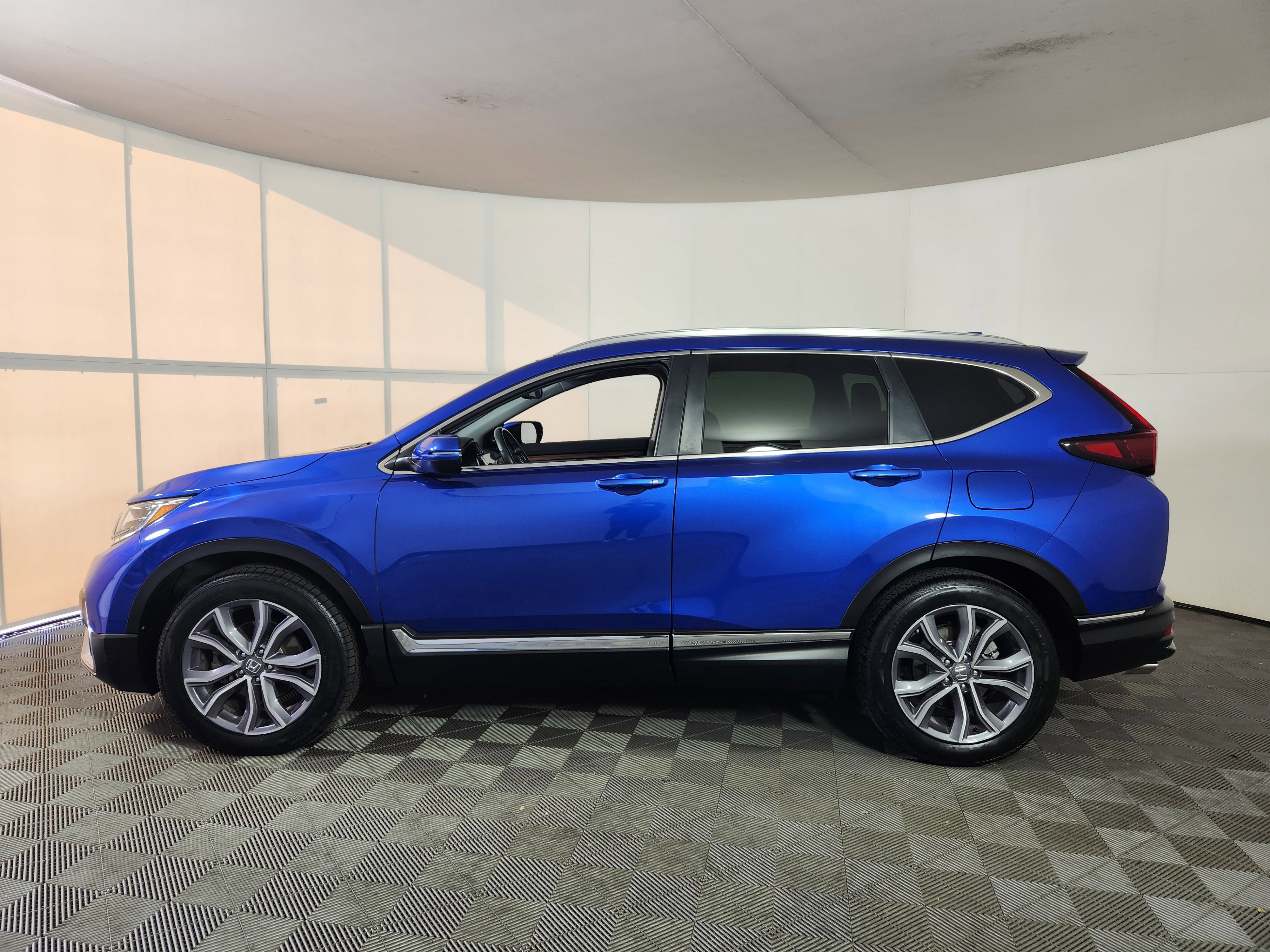 Used 2020 Honda CR-V Touring image 2