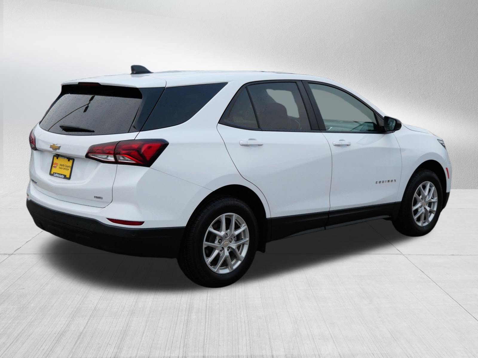Used 2023 Chevrolet Equinox LS w/ LS Convenience Package AWD/4WD image 7