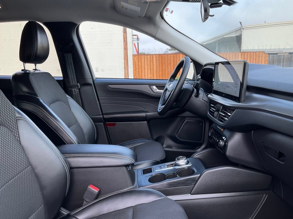 Certified 2024 Ford Escape SE FWD image 31