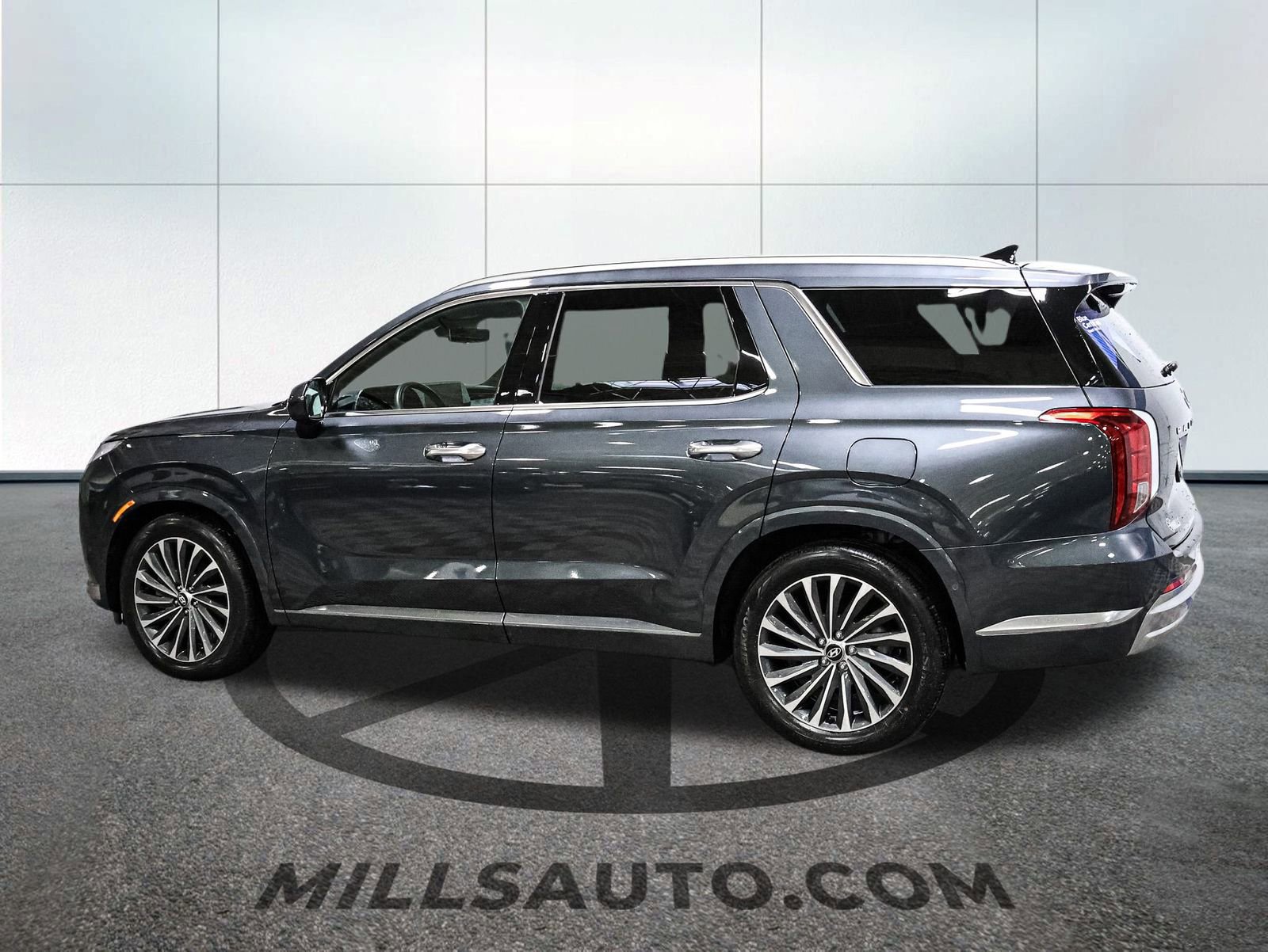 Used 2024 Hyundai Palisade Calligraphy image 7