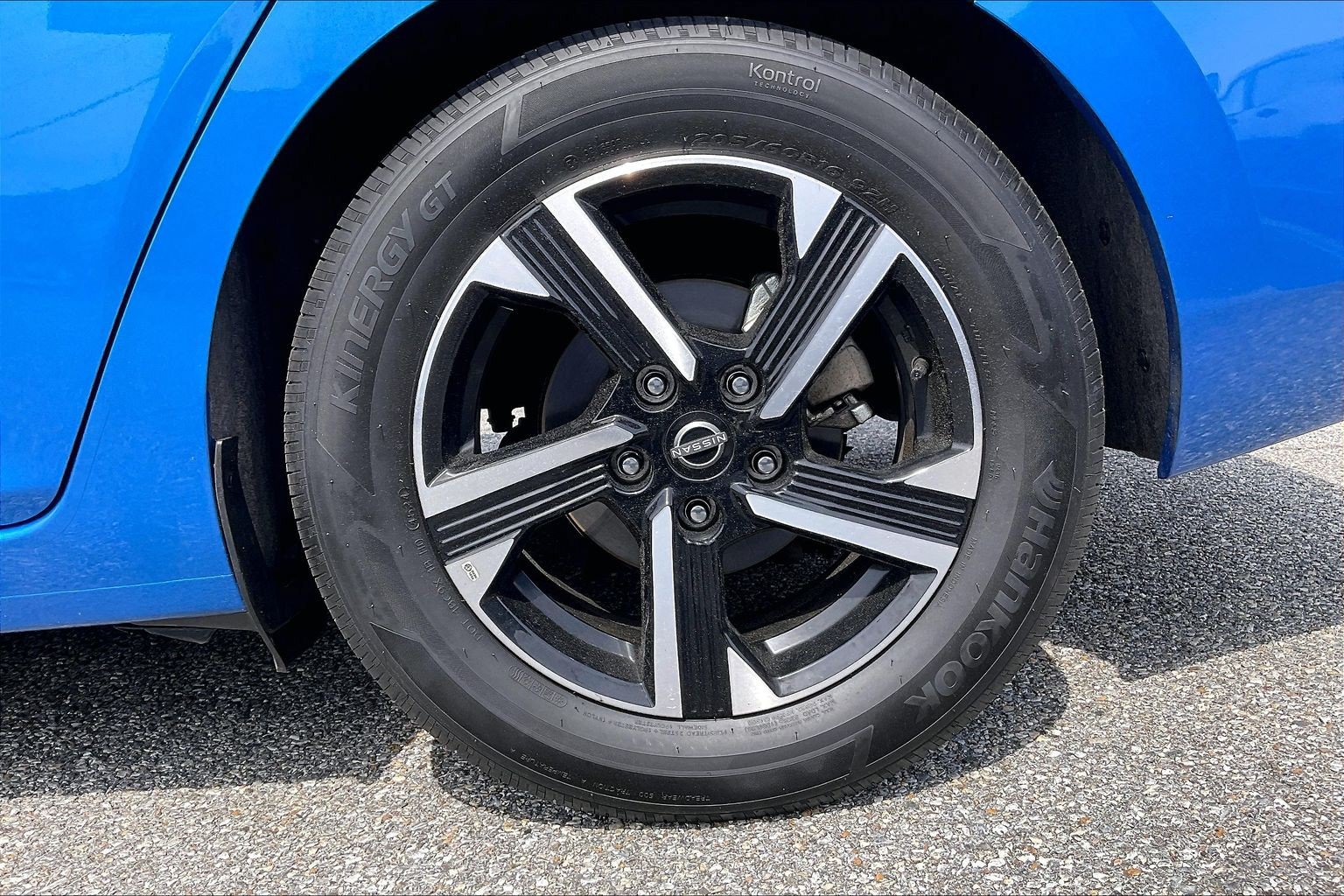 Used 2025 Nissan Sentra SV FWD image 9