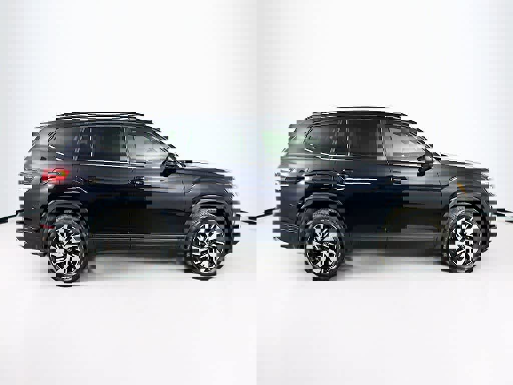 Used 2025 Volkswagen Atlas SE image 25