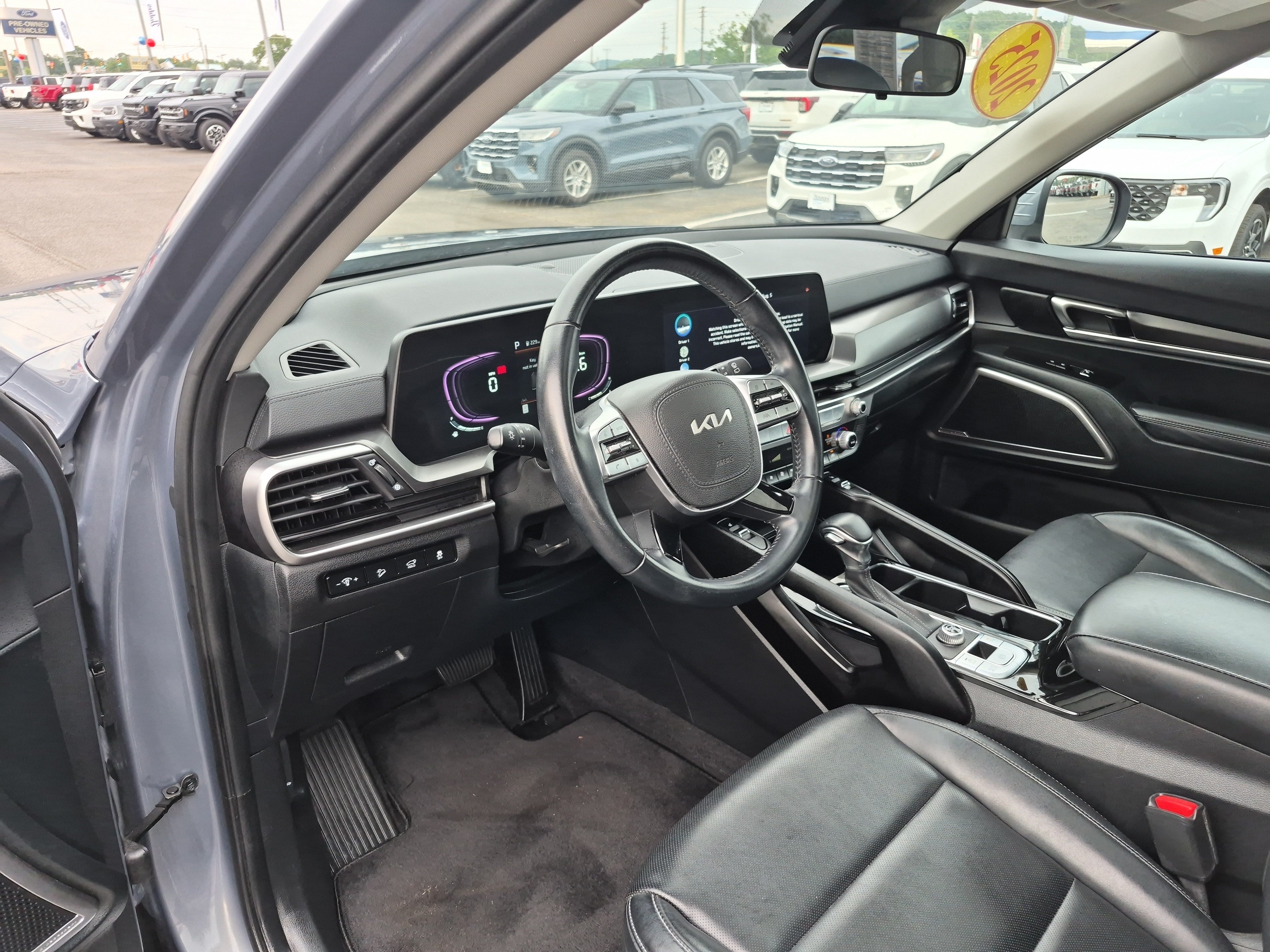 Used 2025 Kia Telluride S FWD image 13