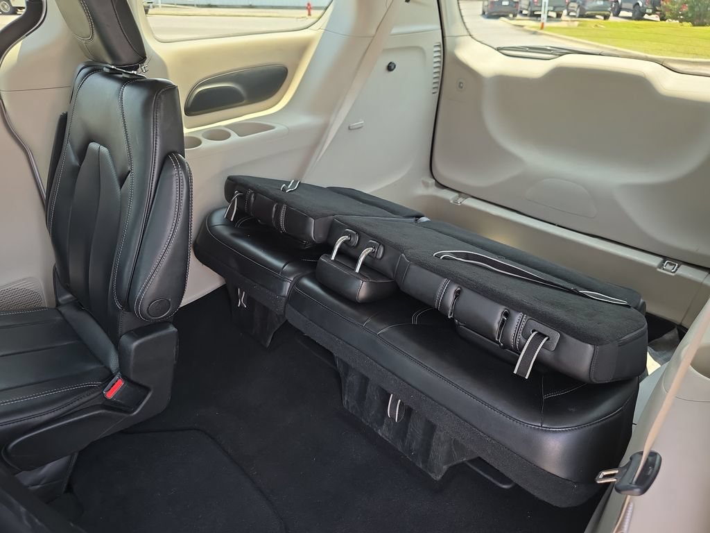 Used 2023 Chrysler Pacifica Touring-L FWD image 31