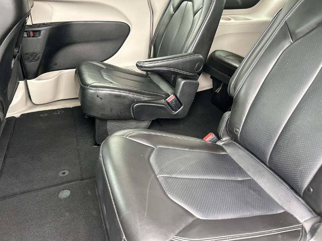 Used 2023 Chrysler Pacifica Touring-L FWD image 17