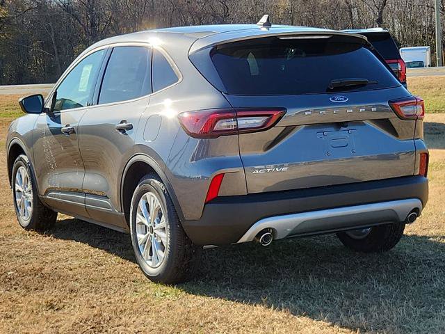 Certified 2025 Ford Escape Active w/ Cold Weather Package FWD image 4