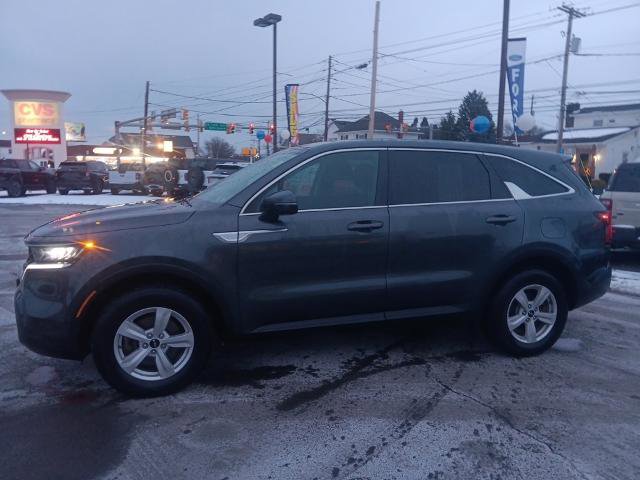 Used 2022 Kia Sorento LX image 8