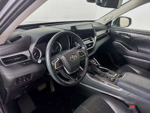 Used 2022 Toyota Highlander Platinum image 9