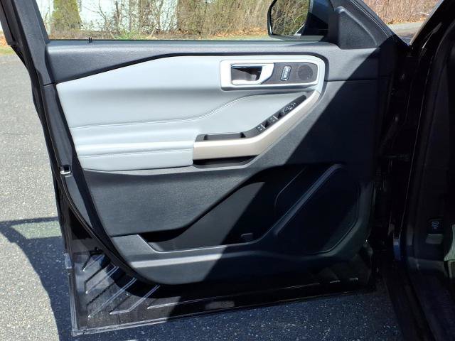 Certified 2022 Ford Explorer XLT w/ Equipment Group 202A AWD/4WD image 17