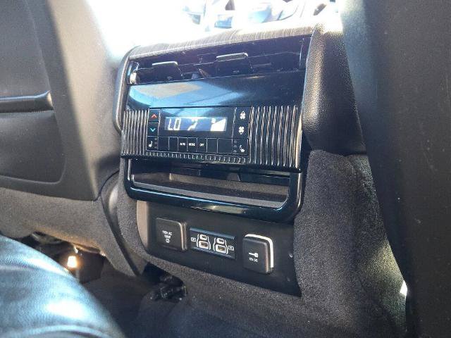 Used 2023 Jeep Wagoneer L Series III w/ Preferred Equipment Group AWD/4WD image 10