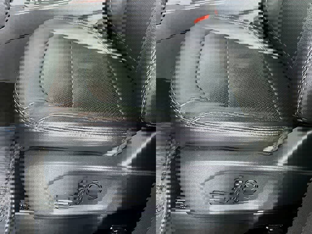 Certified 2019 Ford Explorer Limited w/ Ford Safe & Smart Package image 32